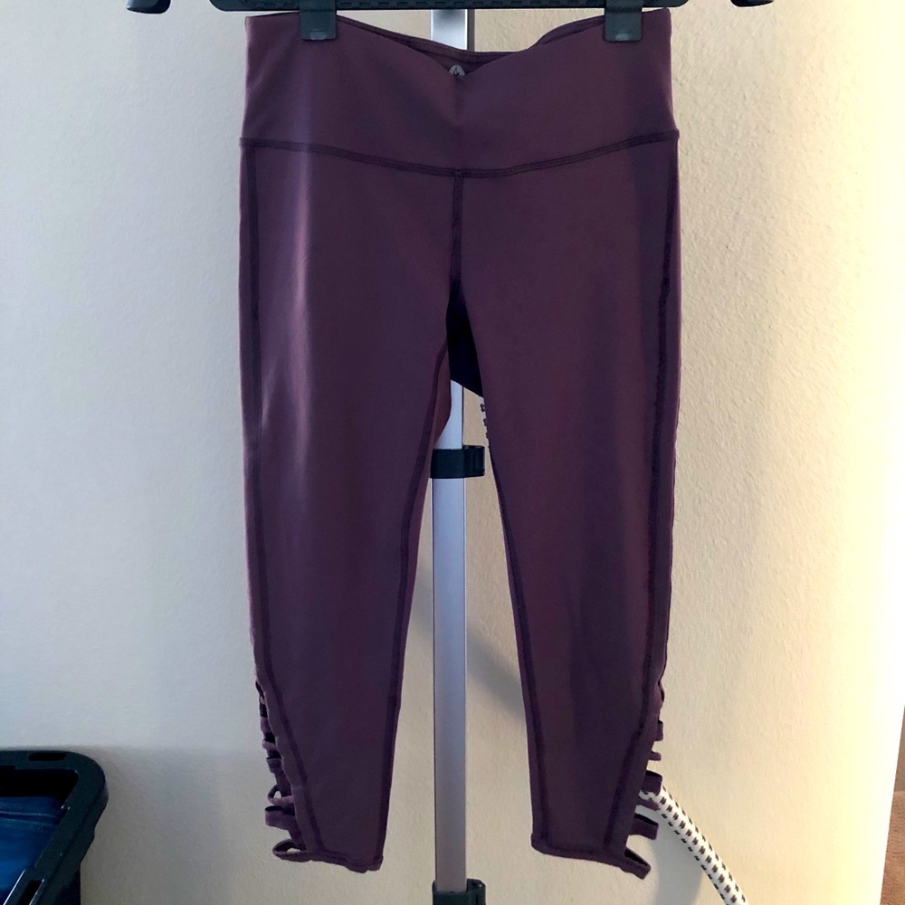 Lavender Capri Yoga Pant with cutout design S